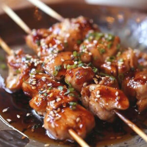 Filet de poulet cuit grillé à la sauce yakitori