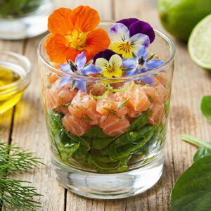 Tartare de saumon cru à l'aneth citron vert et salade d'épinards (60ml)