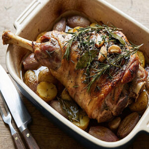 Epaule d'agneau confite aux herbes